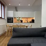 B New Apartment, Free Parking, Close To The Center