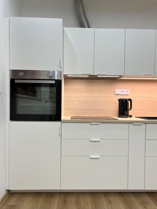 B New Apartment, Free Parking, Close To The Center * Prague