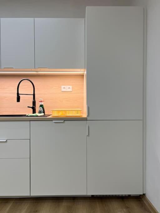 B New Apartment, Free Parking, Close To The Center Apartment *