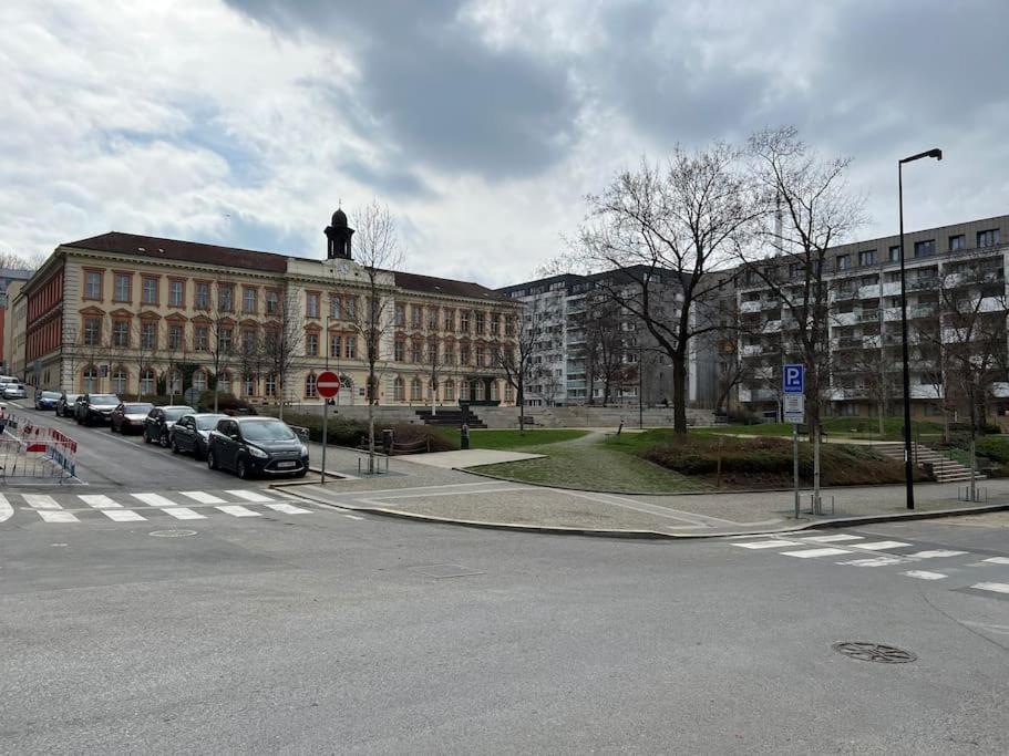 B New Apartment, Free Parking, Close To The Center Apartment *